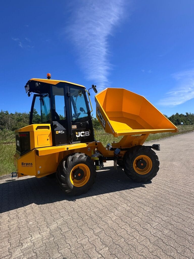 Danmarks første JCB 6T dumper er leveret