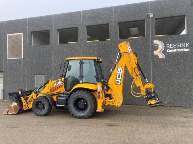 JCB 3CX (2023)