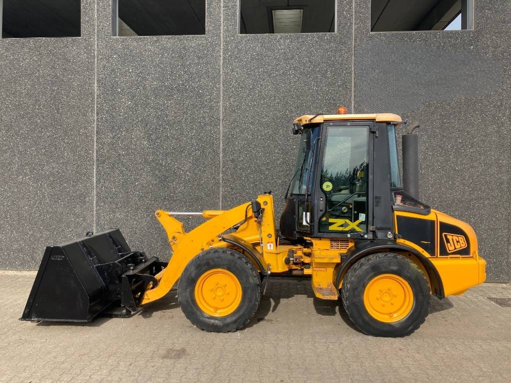 JCB – 407 Minilæsser (2005)